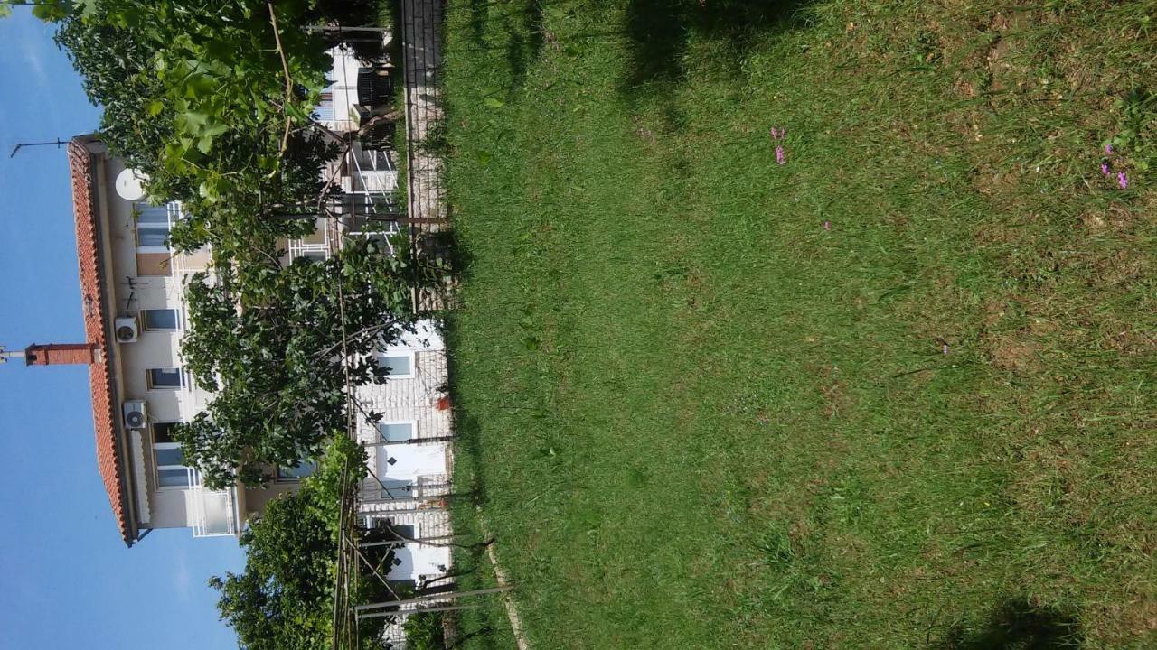 Apartment For Holidays In Pola Esterno foto